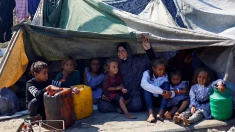 Devastating Conditions across Gaza City while Israeli Forces Continue Operations