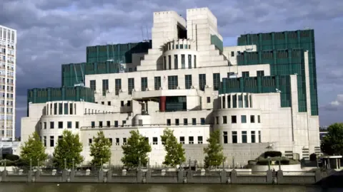 MI6 Introduces Encrypted Platform to Lure Spies in the Russian Federation
